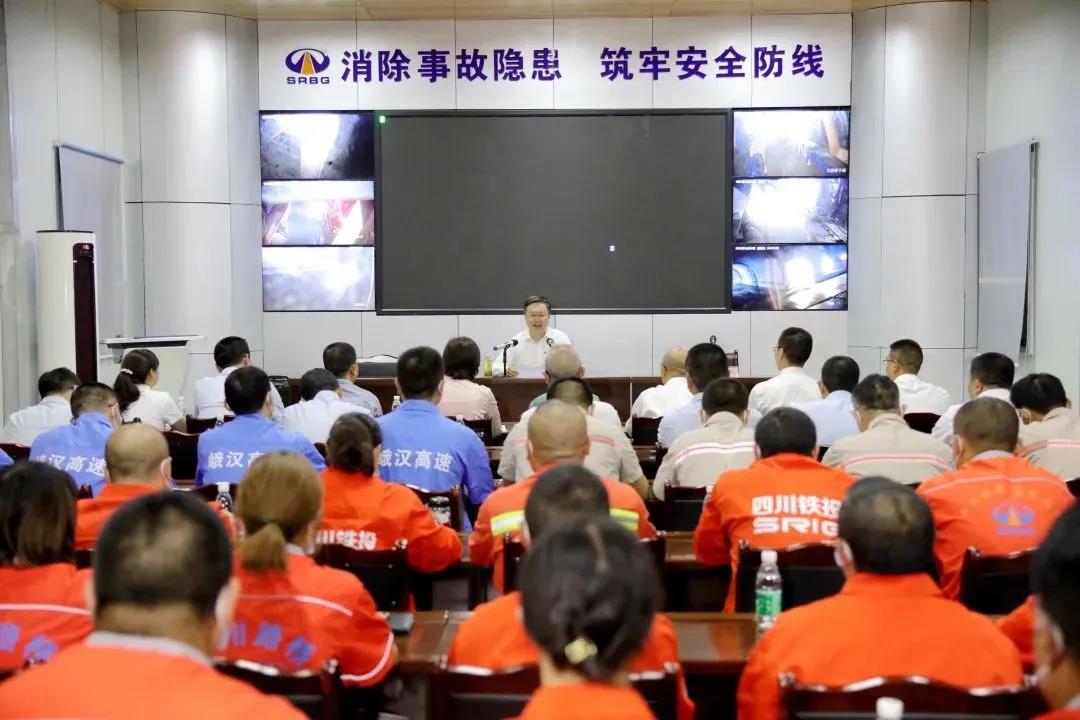 省人大常委會黨組成員、副主任彭琳調(diào)研督導峨漢高速公路建設情況并在基層講黨課