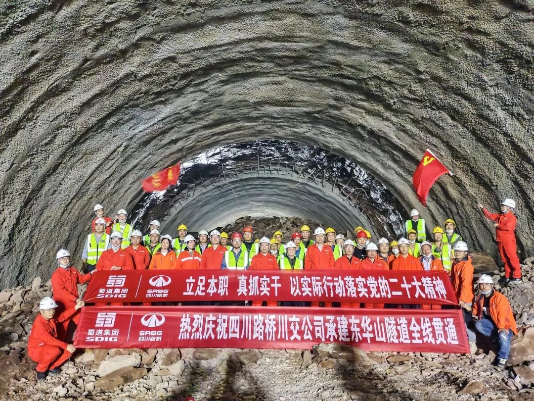 奮戰(zhàn)四季度 大干一百天⑧ | 四川路橋“一路、兩橋、兩隧”齊頭并進搶工期、保節(jié)點