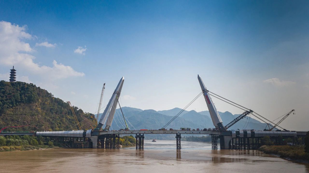 媒體關(guān)注 | 通車在即！浙江臨海伏龍大橋“亮翅”